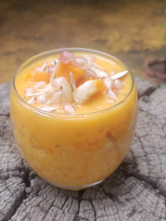 સાબુદાણા મેંગો પુડીગ (Sabudana Mango Pudding Recipe In Gujarati) રેસીપી મુખ્ય ફોટો