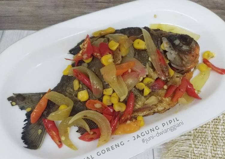 7. Ikan bawal goreng - jagung pipil