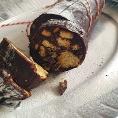 A picture of Salame di cioccolato (chocolate sausage).