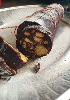 A picture of Salame di cioccolato (chocolate sausage).
