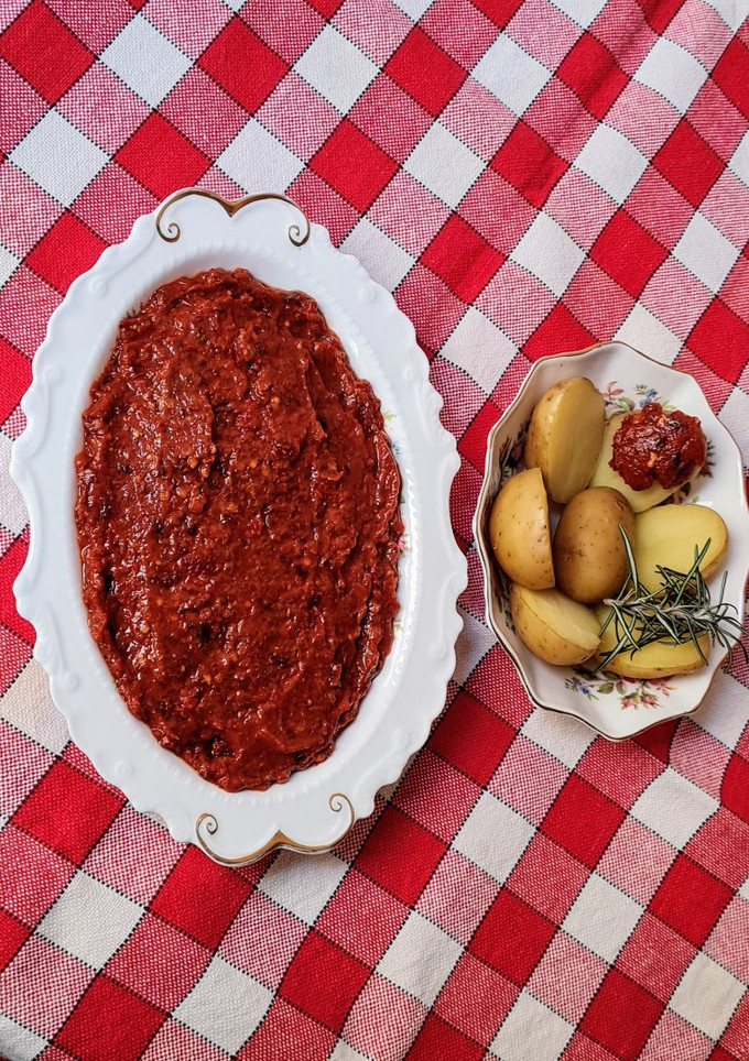 Una foto de Salsa Ketchup versión saludable, crudivegana 🍅 Sin azúcares agregados 🌱
