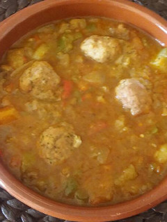 Una foto de Pisto con albóndigas