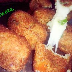 A picture of Cheesy potato fritters.