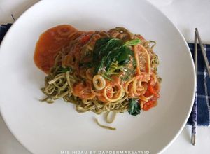 Foto resep Mie Hijau with saos cornet beef