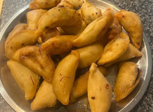 A picture of Mawa Gujiya.