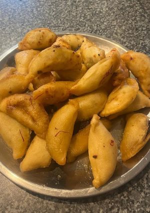 A picture of Mawa Gujiya.