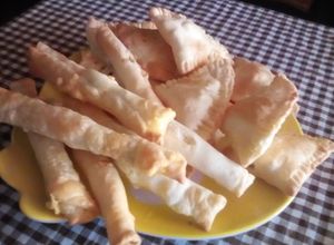 Una foto de Bocados salados con tapas de empanadas 🔁(ﾟ⁠οﾟ⁠人⁠)⁠)