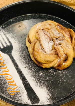 A picture of No bake cinnamon roll.