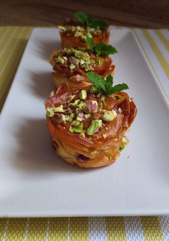 Una foto de Pastelitos de queso y masa filo