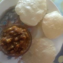 A picture of Chole puri--.