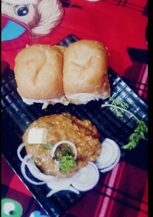पाव भाजी (pav bhaji recipe in Hindi) रेसिपी मुख्य फोटो