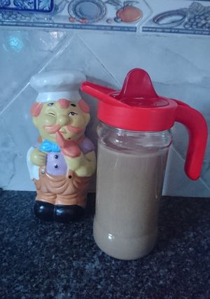 Una foto de Licuado de banana, dulce de leche y cocoa 🍌🍫