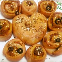 A picture of Rose Buns with Heart.