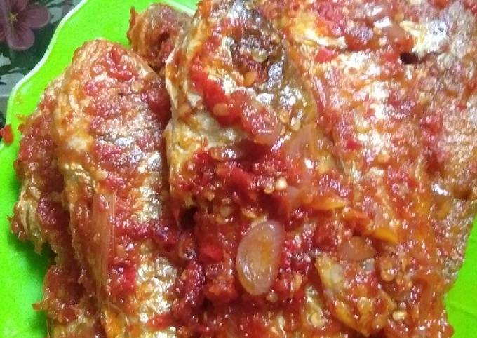 Balado ikan ekor kuning