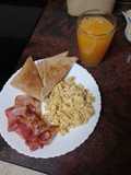 Huevos revueltos con bacon
