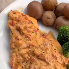 A picture of Roasted Red Cream Chicken.