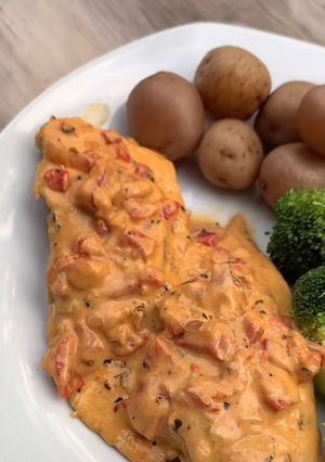 A picture of Roasted Red Cream Chicken.