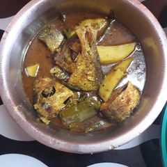 A picture of Aloo begun  borboti  shorshe hilsa.