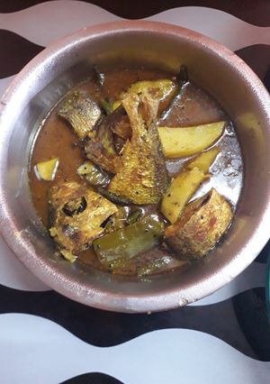 A picture of Aloo begun  borboti  shorshe hilsa.
