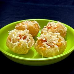 A picture of Cheese Corn Golgappa.