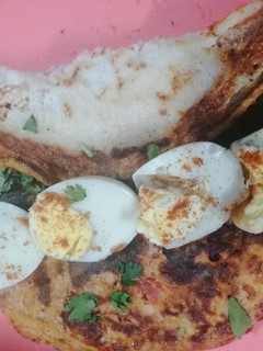 એગ મસાલા ઉત્તપમ (Egg Masala Uttapam Recipe In Gujarati) રેસીપી મુખ્ય ફોટો
