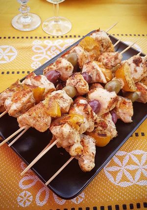 Une photo de Brochettes de poulet au citron confit
