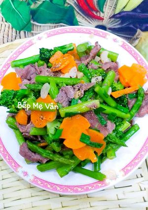 Hình của món Măng tây,cà rốt và bông cải xanh xào thịt bò.