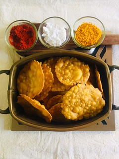 A picture of Crispy masala puri.