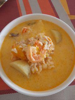 Una foto de Chupe de pescado y langostinos