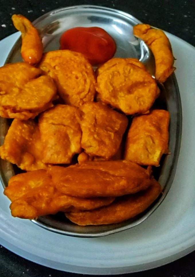 உருளைக்கிழங்கு வாழைக்காய் வெங்காயம் பச்சை மிளகாய் பஜ்ஜி(bajji recipe in tamil) செய்முறை முக்கிய புகைப்படம்