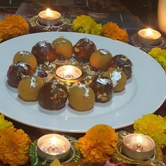 A picture of Dryfruit Dates laddoo.