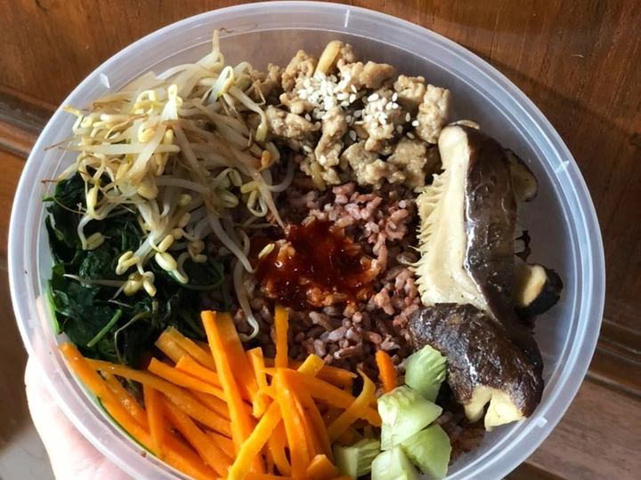 Easy Steps to Prepare Recipes Korean Bimbimbap the Can Spoil the Tongue Perfect.