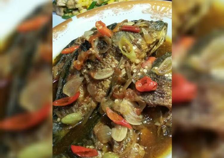 Cara Gampang memasak Ikan Mas Kecap Saus Tiram yang Bisa Manjain Lidah