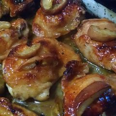 A picture of Apple Glazed Chicken.
