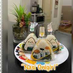A picture of Nasi Onigiri.