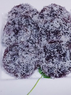 A picture of ขนมมันสำปะหลังดอกอัญชัน.