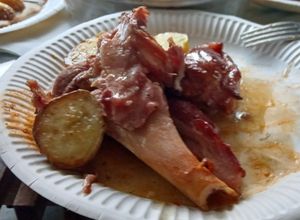 Una foto de Codillo de cerdo cocido con patatas en freidora de aire