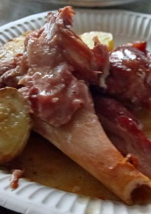 Una foto de Codillo de cerdo cocido con patatas en freidora de aire