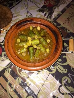 صورة لوصفة طاجين اللحم مع الكرعة والزيتون مممم 😋