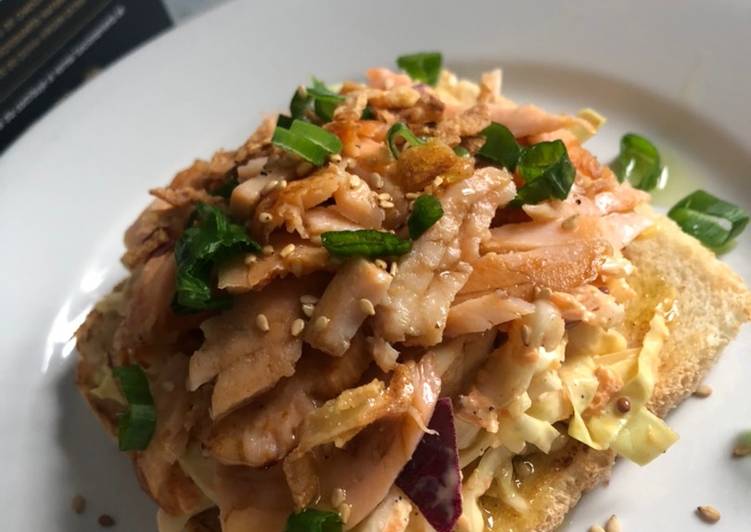 🌿Tosta de coleslaw y salmón 🌿