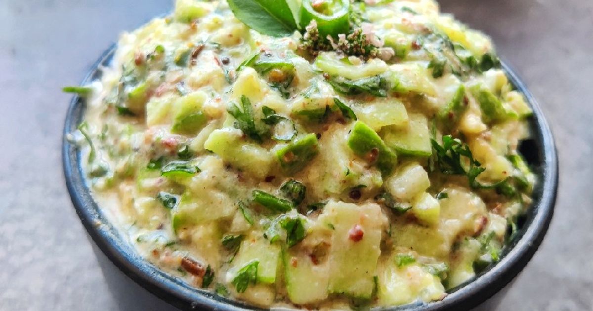 Qora ayolning eshakda sikilgan surati