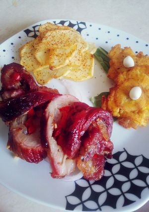 Una foto de Carne de cerdo al horno con pimentón y cebolla cabezona