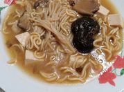 Una foto de tofu sopa miso
