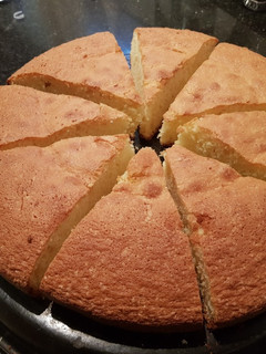 Una foto de Torta de limón con crema