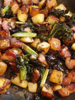 A picture of Kale breakfast hash.
