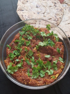 રીંગણ નો ઓળો (Ringan Oro Recipe In Gujarati) રેસીપી મુખ્ય ફોટો