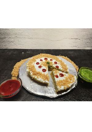 ढोकला केक (dhokla cake recipe in hindi) रेसिपी मुख्य फोटो
