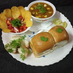 A picture of Sweet corn pav bhaji.