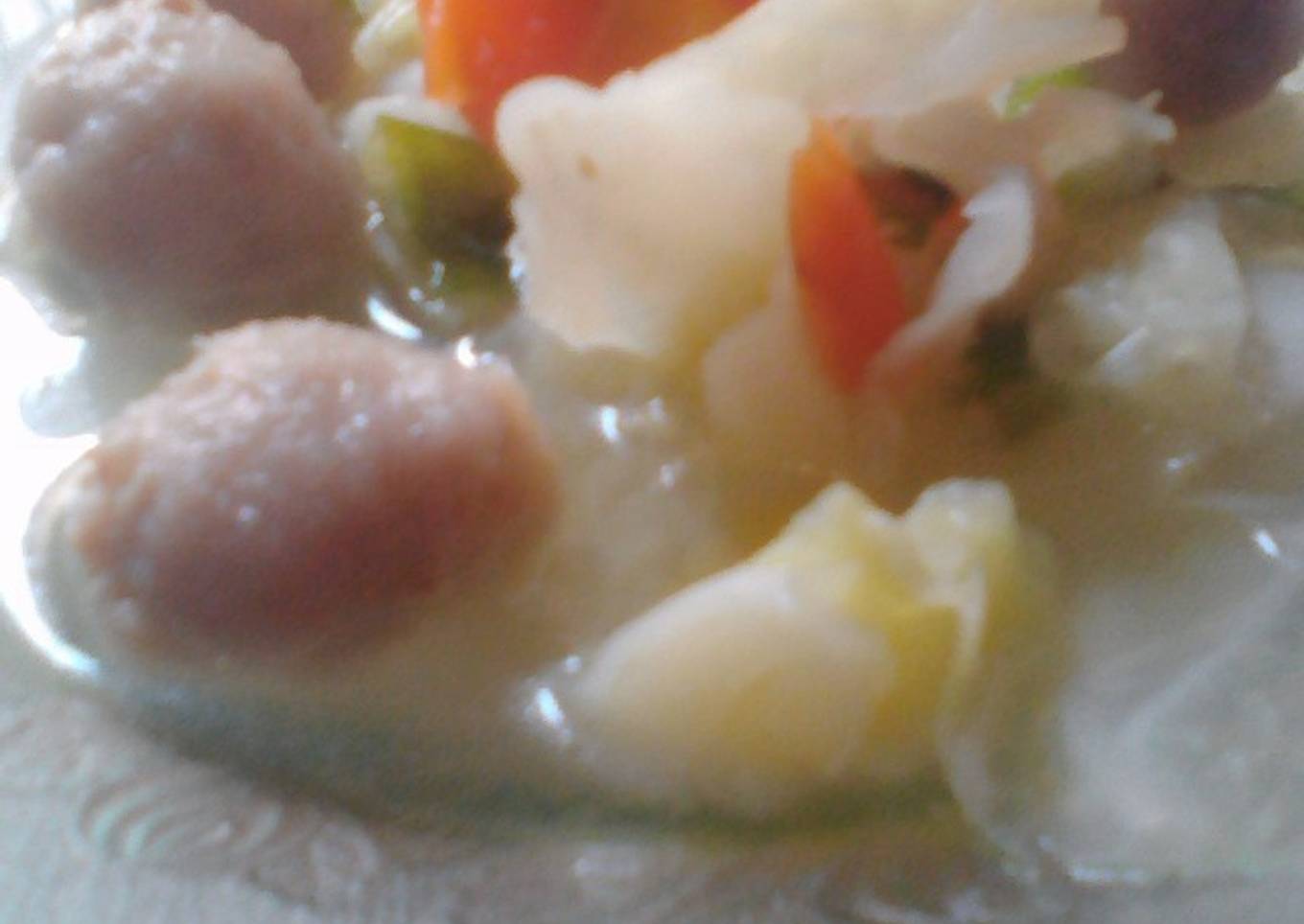 6) Sup sayur dengan bakso dan celana