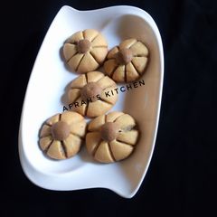 A picture of Chocolate flower cookies.